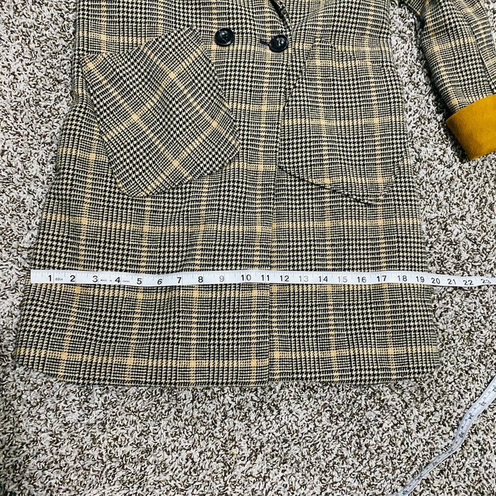 Beautiful Plaid Coat - Picture 8 of 11